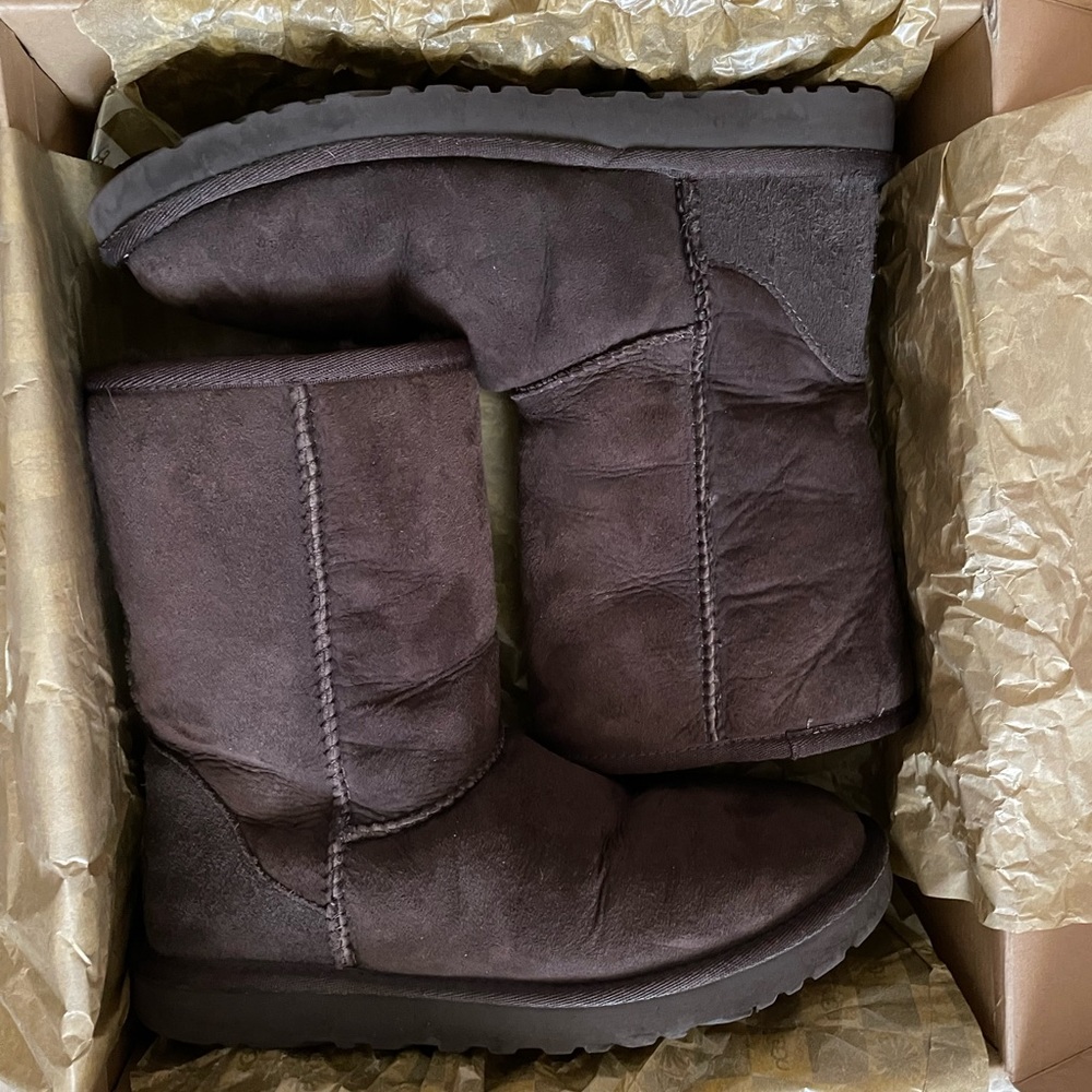 UGG Classic Short Chocolate